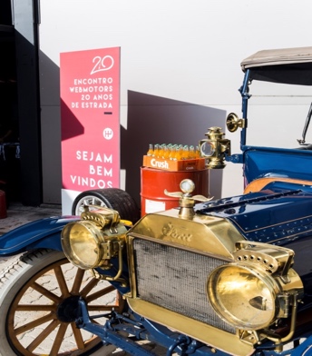 Com visita guiada ao Museu do Carro Antigo.