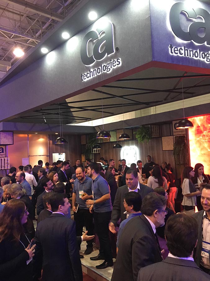 Coquetel de relacionamento exclusivo aos clientes.