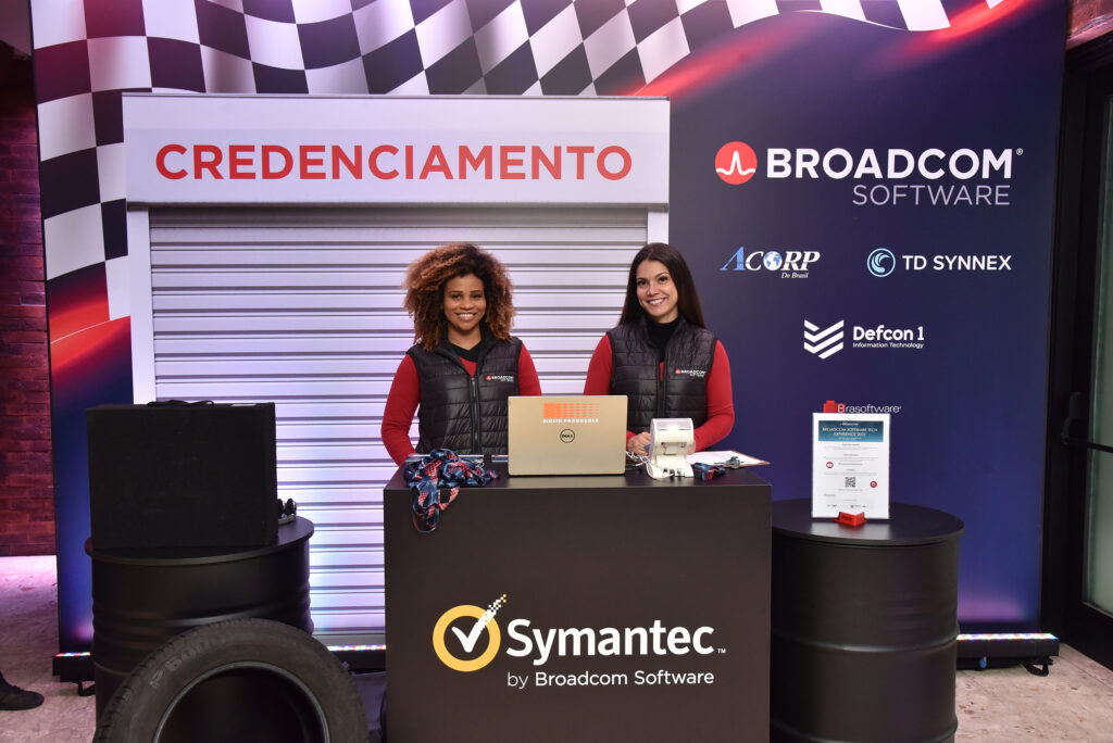 Recepcionistas e decoração temática