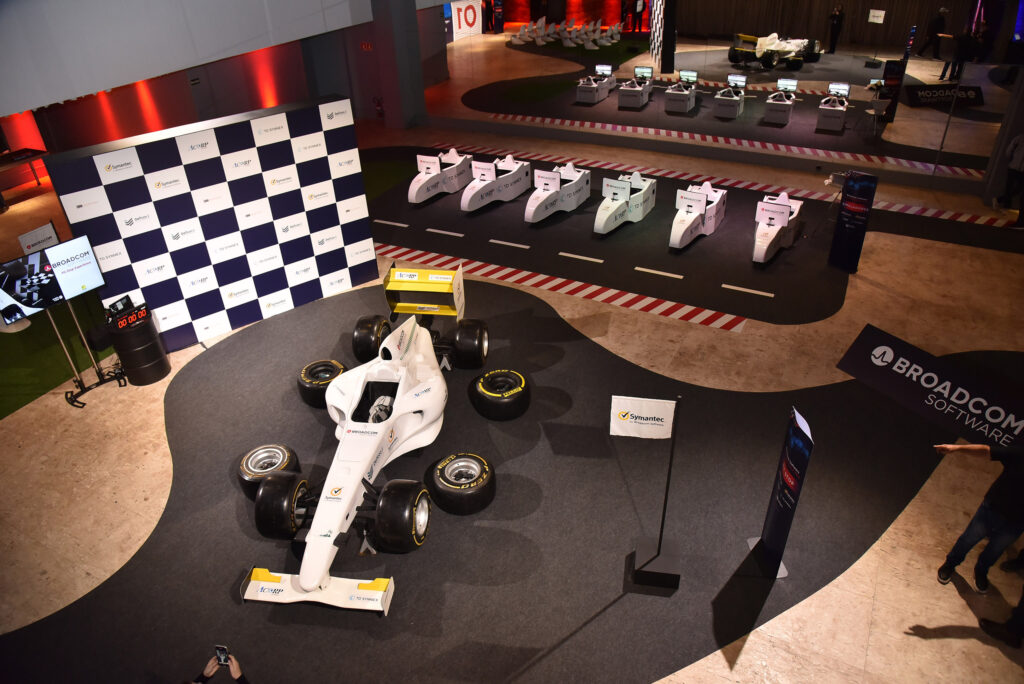 Visão geral do espaço com tema "Fórmula"