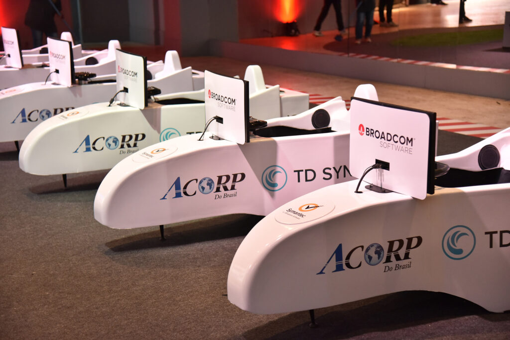 Detalhe dos cockpits simuladores