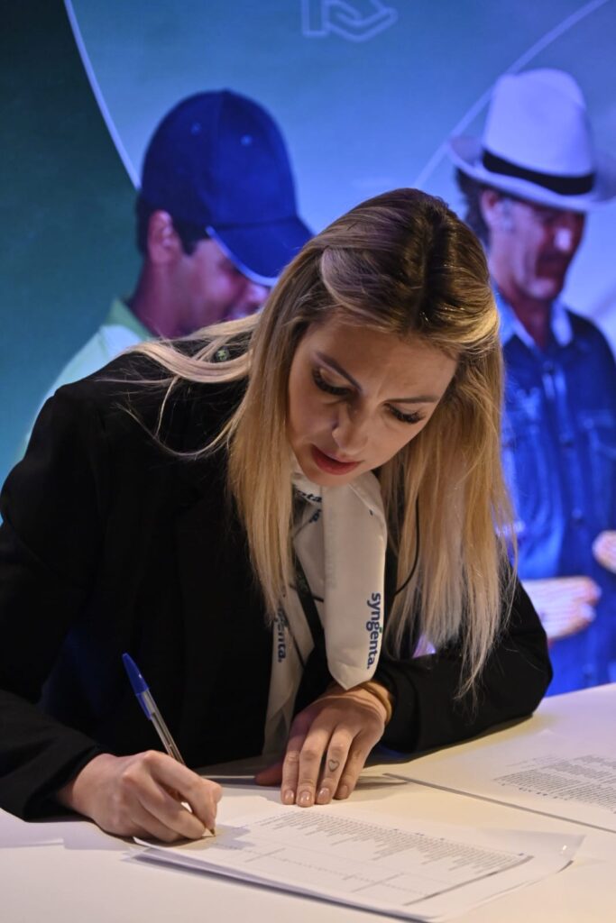 Lenço com a marca da Syngenta