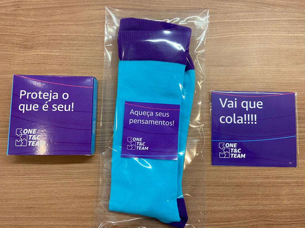 Porta copos, meias e adesivos