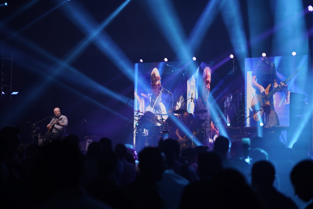 Os Paralamas do Sucesso foram tocar na capital (São Paulo)