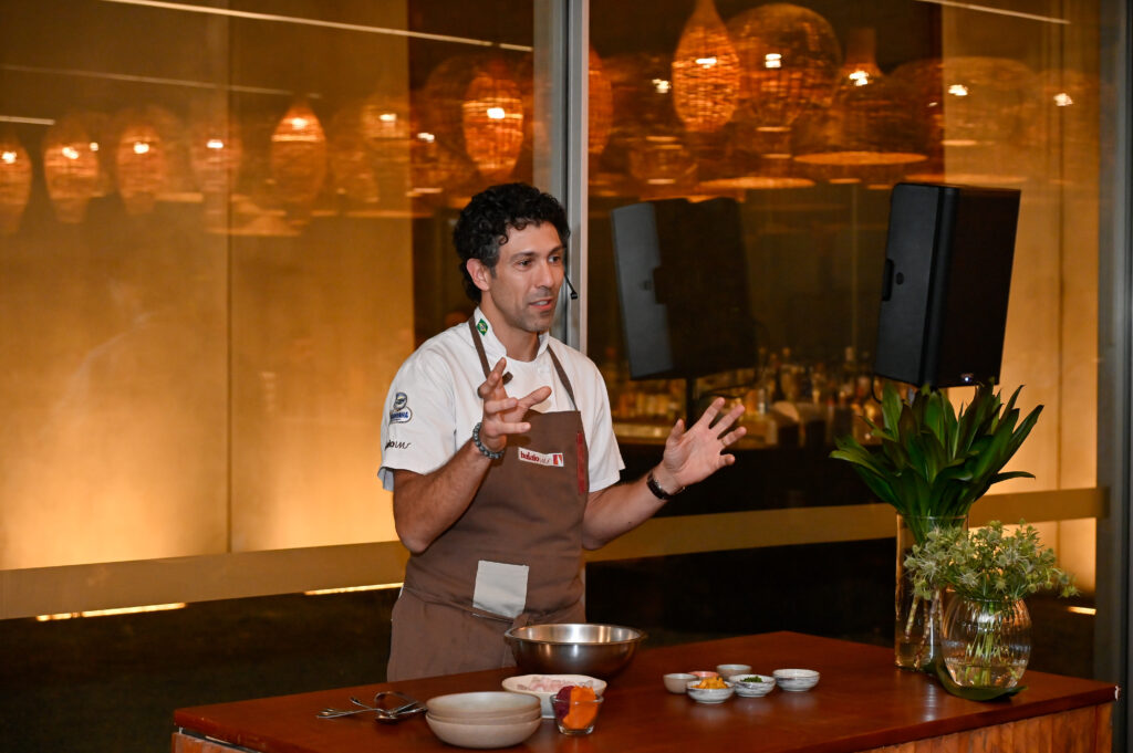Uma aula-show com um dos mais renomados chefs de cozinha brasileiros, Rodrigo Oliveira