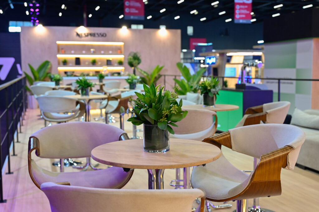 Stand com a sofisticação e distinção alinhadas à marca Adyen