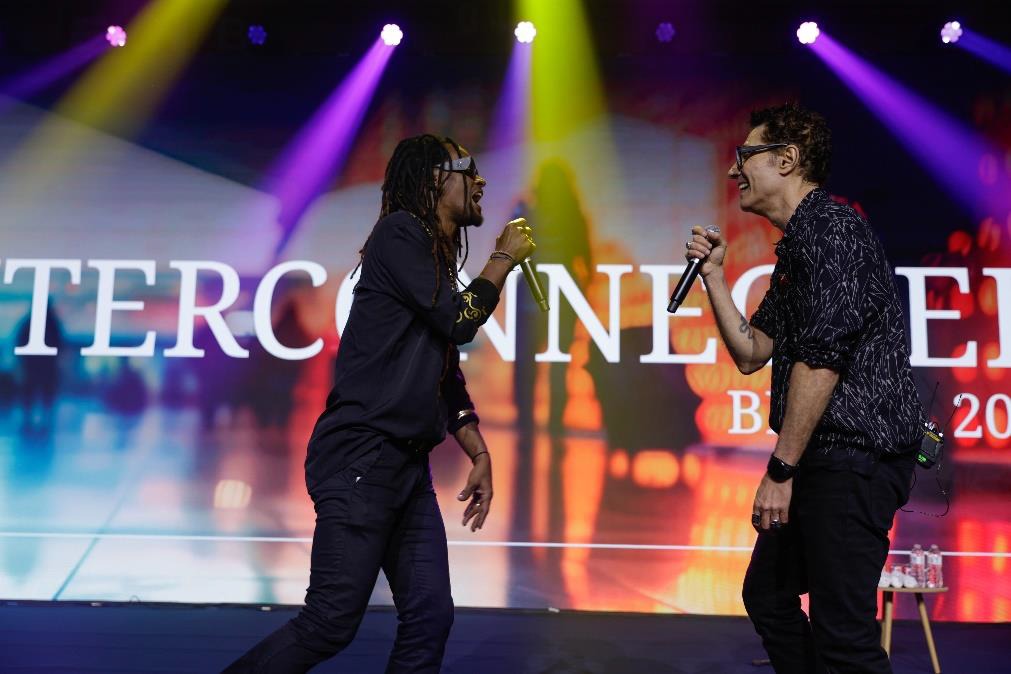 Show de encerramento com grandes nomes da música brasileira